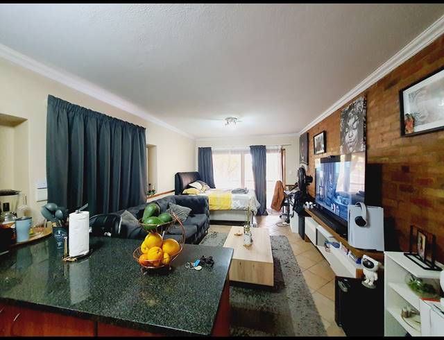 BEDROOM APARTMENT RENTED IN HALFWAY GARDENS